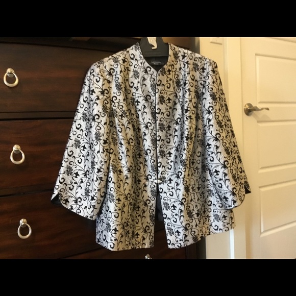 Ladies Jacket - Picture 2 of 4